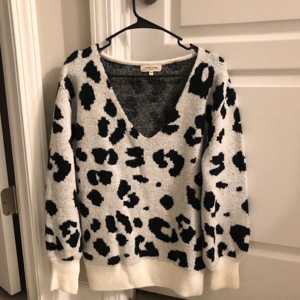 White and black leopard print sweater